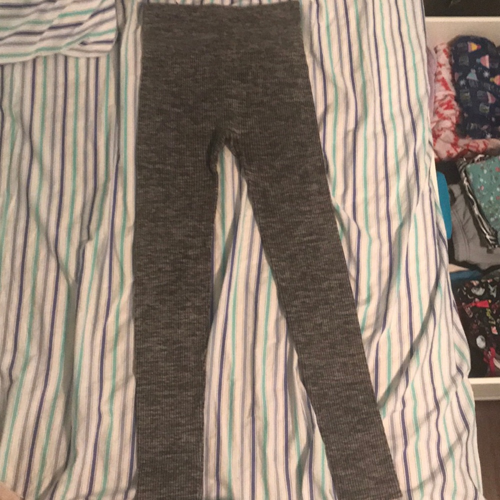 I am selling leggings.